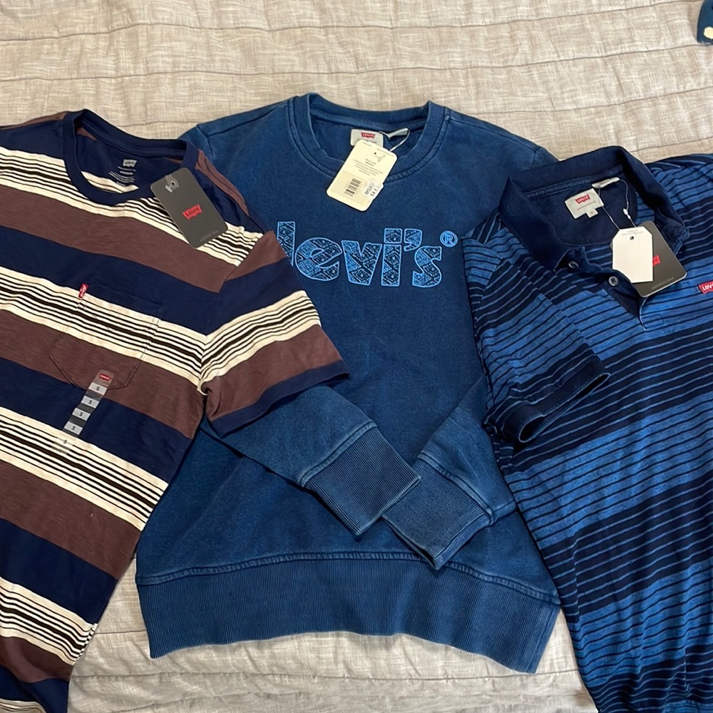 Levi’s men’s bundle: size Small, NWT, 1 sweatshirt + 2 tshirts